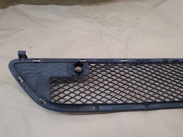 bontott MERCEDES-BENZ B-CLASS Első Lökhárító Alsó Középső Díszrács