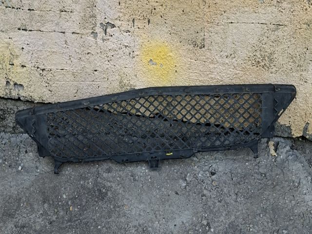 bontott MERCEDES-BENZ B-CLASS Első Lökhárító Alsó Középső Díszrács