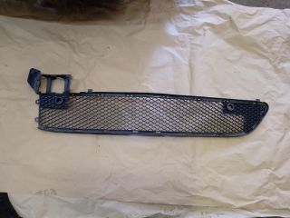 bontott MERCEDES-BENZ B-CLASS Első Lökhárító Alsó Középső Díszrács