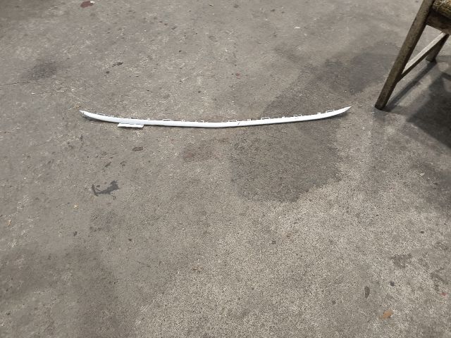 bontott MERCEDES-BENZ B-CLASS Első Lökhárító Alsó Középső Díszrács