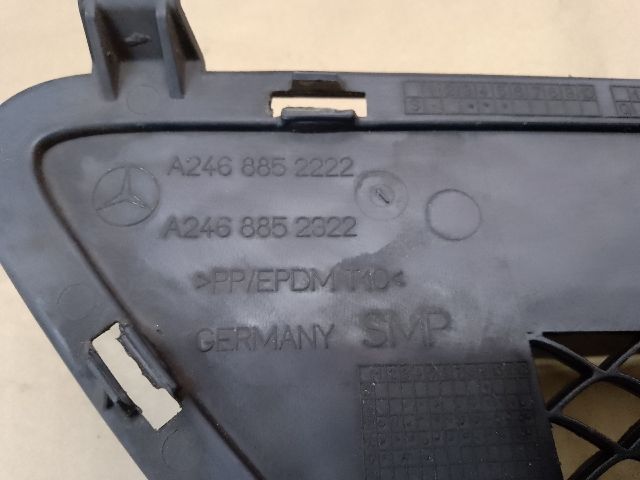 bontott MERCEDES-BENZ B-CLASS Első Lökhárító Alsó Középső Díszrács