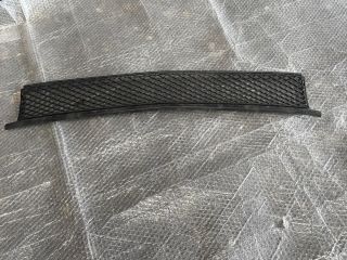 bontott MERCEDES-BENZ B-CLASS Első Lökhárító Alsó Középső Díszrács