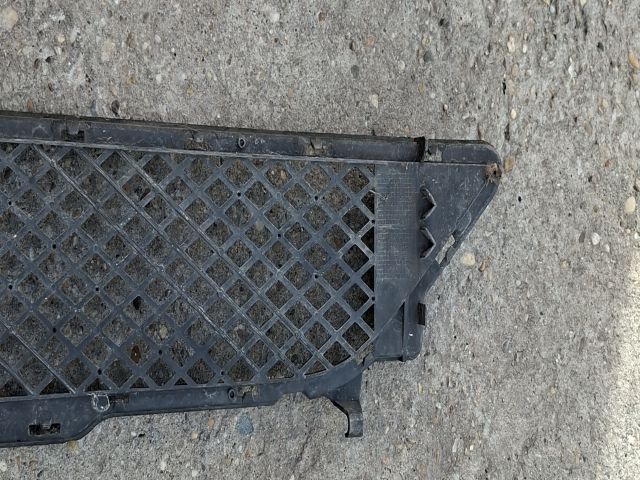 bontott MERCEDES-BENZ B-CLASS Első Lökhárító Alsó Középső Díszrács