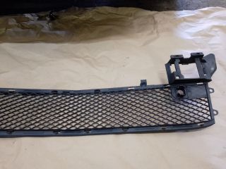 bontott MERCEDES-BENZ B-CLASS Első Lökhárító Alsó Középső Díszrács