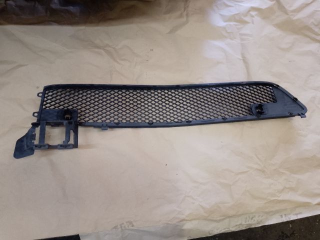 bontott MERCEDES-BENZ B-CLASS Első Lökhárító Alsó Középső Díszrács