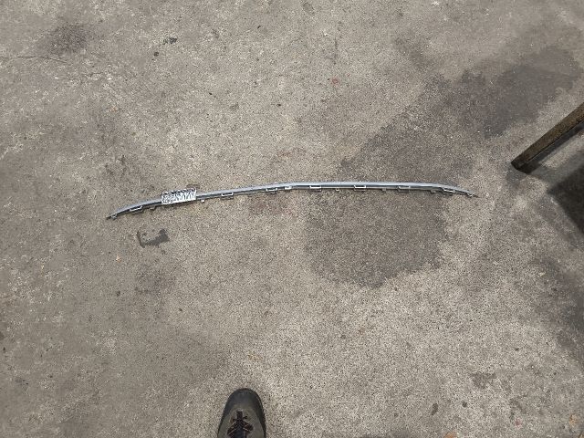 bontott MERCEDES-BENZ B-CLASS Első Lökhárító Alsó Középső Díszrács