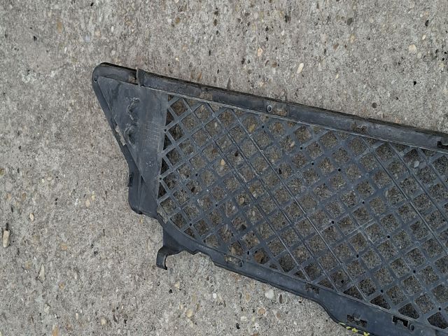 bontott MERCEDES-BENZ B-CLASS Első Lökhárító Alsó Középső Díszrács