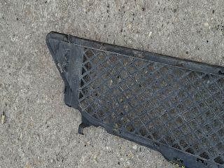 bontott MERCEDES-BENZ B-CLASS Első Lökhárító Alsó Középső Díszrács