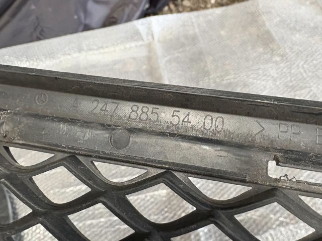 bontott MERCEDES-BENZ B-CLASS Első Lökhárító Alsó Középső Díszrács