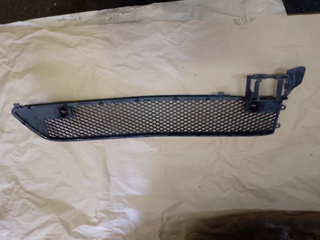 bontott MERCEDES-BENZ B-CLASS Első Lökhárító Alsó Középső Díszrács