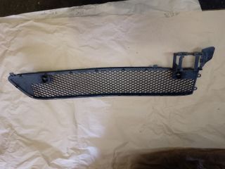 bontott MERCEDES-BENZ B-CLASS Első Lökhárító Alsó Középső Díszrács