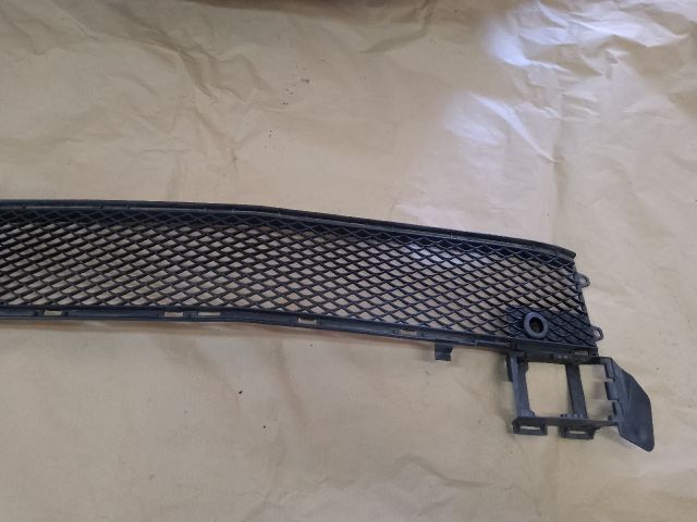 bontott MERCEDES-BENZ B-CLASS Első Lökhárító Alsó Középső Díszrács