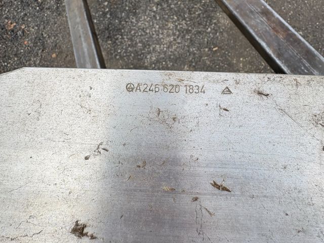 bontott MERCEDES-BENZ B-CLASS Első Lökhárító Merevítő (Fém)