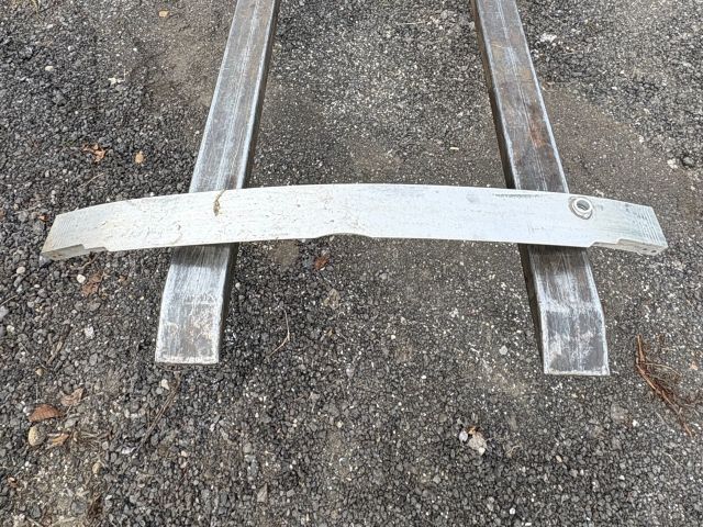 bontott MERCEDES-BENZ B-CLASS Első Lökhárító Merevítő (Fém)