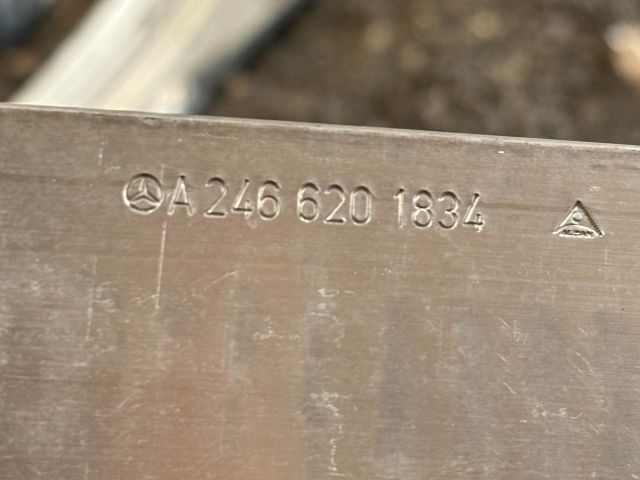 bontott MERCEDES-BENZ B-CLASS Első Lökhárító Merevítő (Fém)