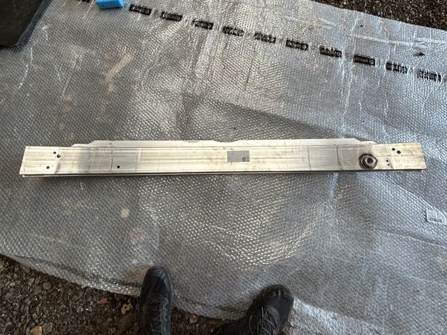 bontott MERCEDES-BENZ B-CLASS Első Lökhárító Merevítő (Fém)