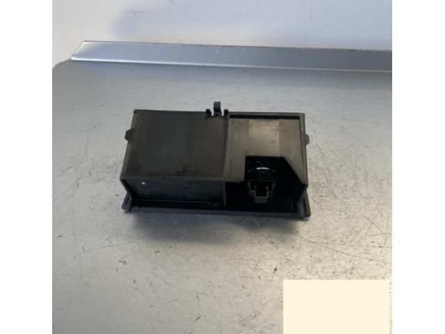 bontott MERCEDES-BENZ B-CLASS Hátsó Hamutartó