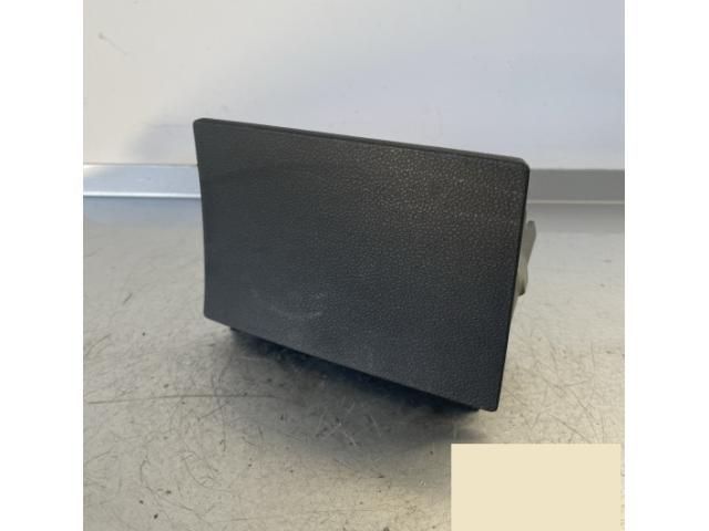 bontott MERCEDES-BENZ B-CLASS Hátsó Hamutartó