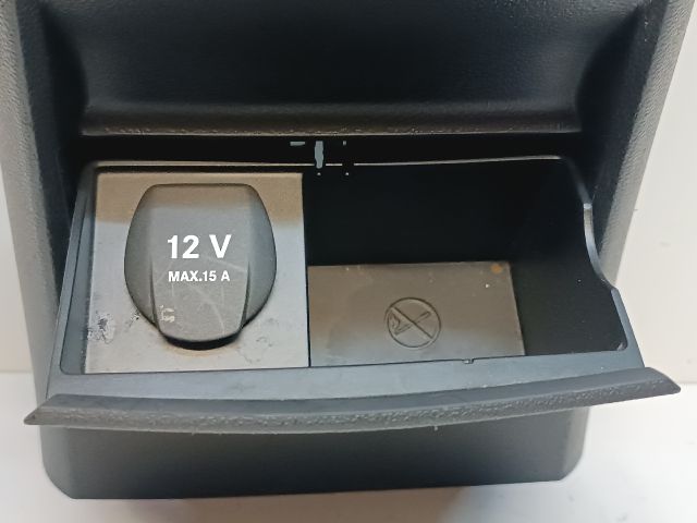 bontott MERCEDES-BENZ B-CLASS Hátsó Hamutartó