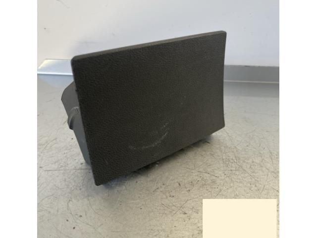 bontott MERCEDES-BENZ B-CLASS Hátsó Hamutartó