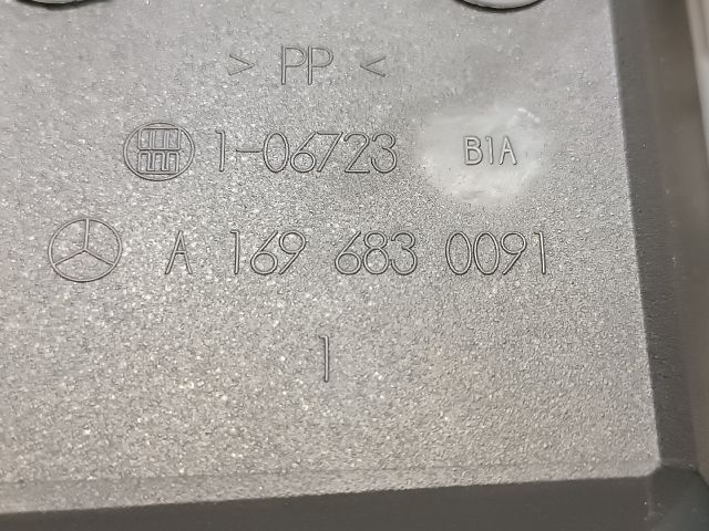 bontott MERCEDES-BENZ B-CLASS Hátsó Hamutartó