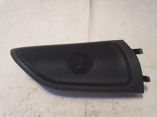 bontott MERCEDES-BENZ B-CLASS Jobb A Oszlop Hangszóró Burkolat