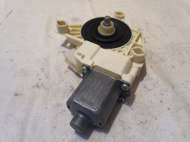 bontott MERCEDES-BENZ B-CLASS Jobb első Ablakemelő Motor