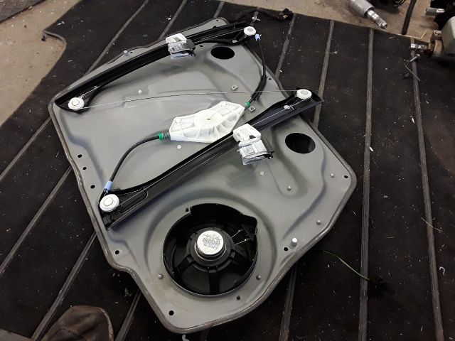 bontott MERCEDES-BENZ B-CLASS Jobb első Ablakemelő Szerkezet (Elektromos)