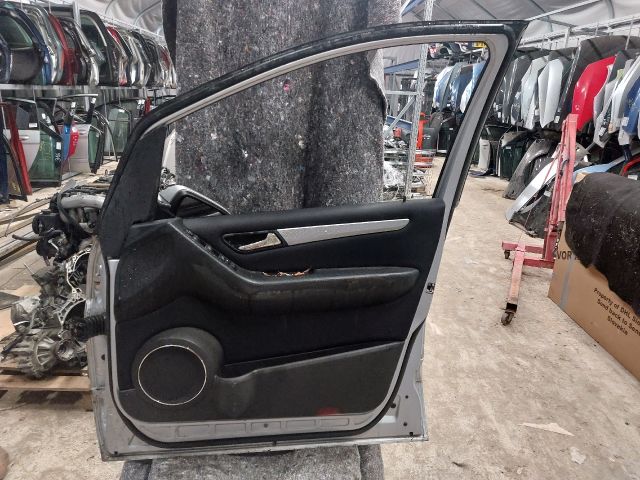 bontott MERCEDES-BENZ B-CLASS Jobb első Ajtó (Részeivel)