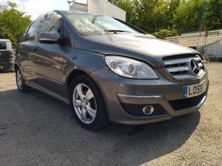 bontott MERCEDES-BENZ B-CLASS Jobb első Dobbetét (Kerékjárati, Műanyag)