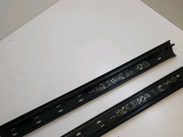 bontott MERCEDES-BENZ B-CLASS Jobb első Küszöb Díszléc