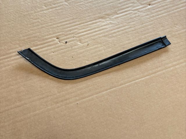 bontott MERCEDES-BENZ B-CLASS Jobb első Lökhárító Díszléc