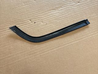 bontott MERCEDES-BENZ B-CLASS Jobb első Lökhárító Díszléc