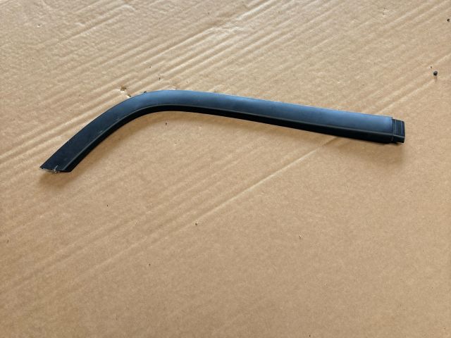 bontott MERCEDES-BENZ B-CLASS Jobb első Lökhárító Díszléc