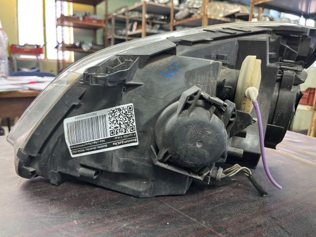 bontott MERCEDES-BENZ B-CLASS Jobb Fényszóró