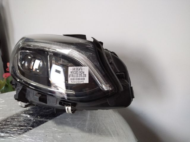 bontott MERCEDES-BENZ B-CLASS Jobb Fényszóró