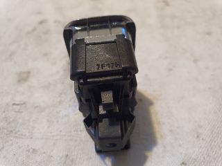 bontott MERCEDES-BENZ B-CLASS Jobb hátsó Ablakemelő Kapcsoló