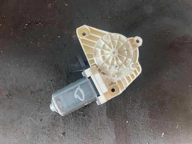 bontott MERCEDES-BENZ B-CLASS Jobb hátsó Ablakemelő Motor