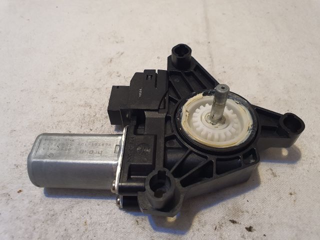 bontott MERCEDES-BENZ B-CLASS Jobb hátsó Ablakemelő Motor