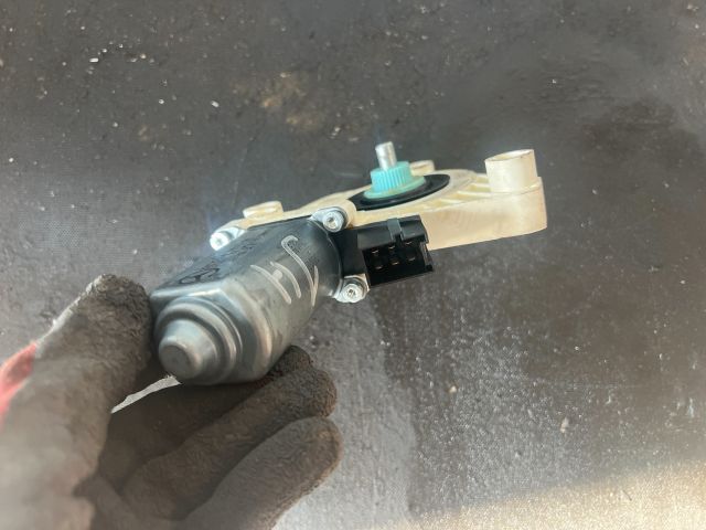 bontott MERCEDES-BENZ B-CLASS Jobb hátsó Ablakemelő Motor