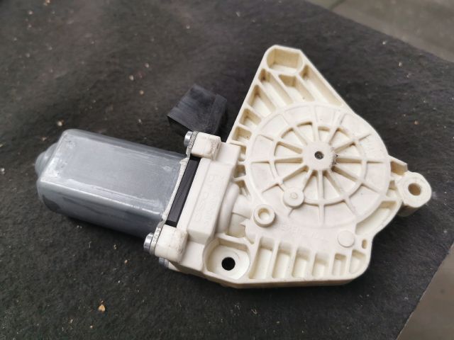 bontott MERCEDES-BENZ B-CLASS Jobb hátsó Ablakemelő Motor