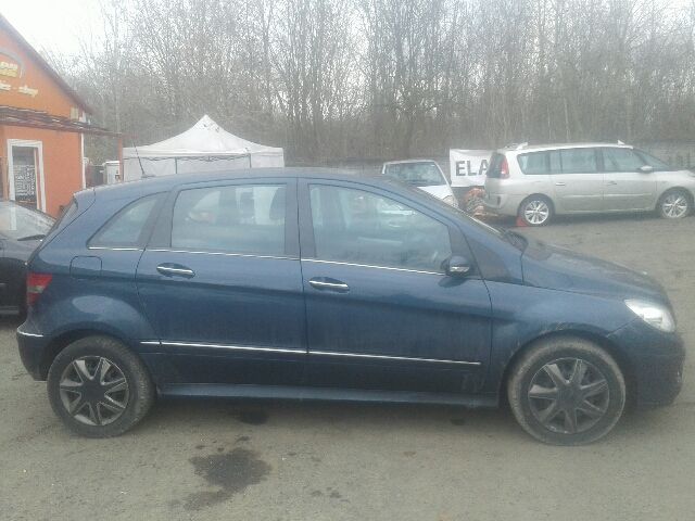 bontott MERCEDES-BENZ B-CLASS Jobb hátsó Dobbetét (Kerékjárati, Műanyag)