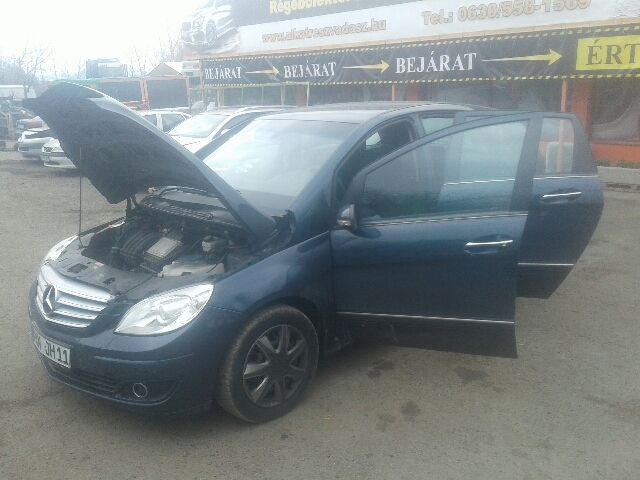 bontott MERCEDES-BENZ B-CLASS Jobb hátsó Külső Kilincs