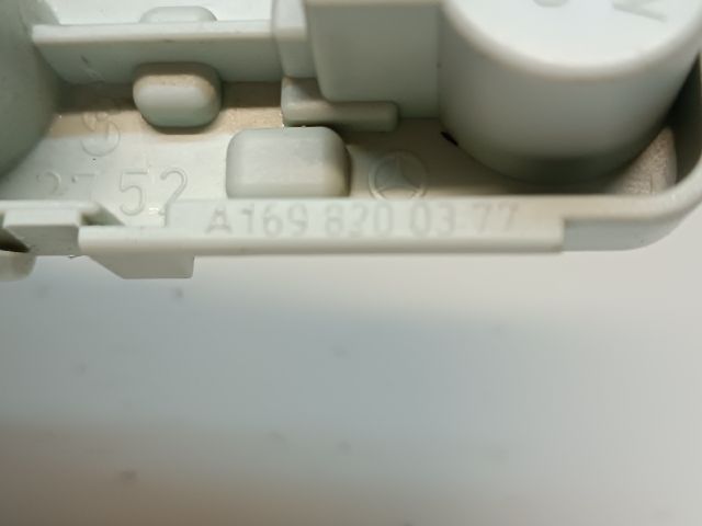 bontott MERCEDES-BENZ B-CLASS Jobb Hátsó Lámpa Foglalat