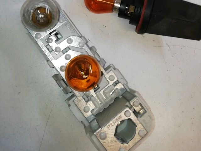 bontott MERCEDES-BENZ B-CLASS Jobb Hátsó Lámpa Foglalat