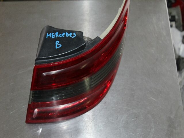 bontott MERCEDES-BENZ B-CLASS Jobb Külső Hátsó Lámpa