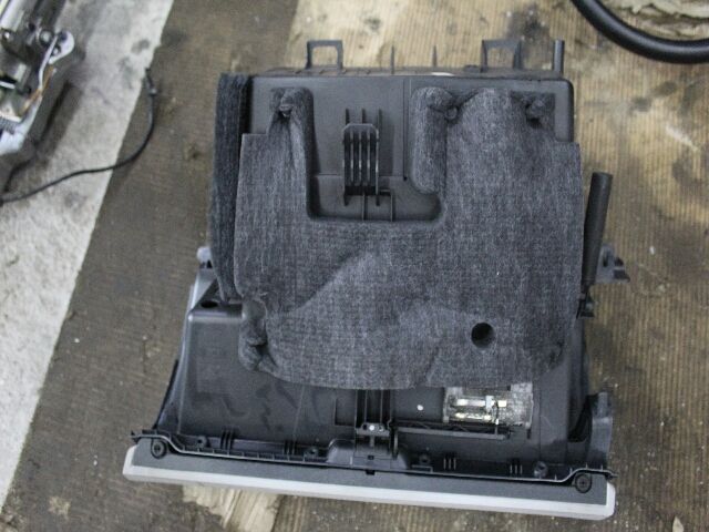 bontott MERCEDES-BENZ B-CLASS Kesztyűtartó