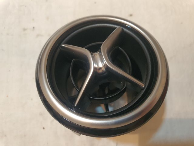 bontott MERCEDES-BENZ B-CLASS Középső Szellőző