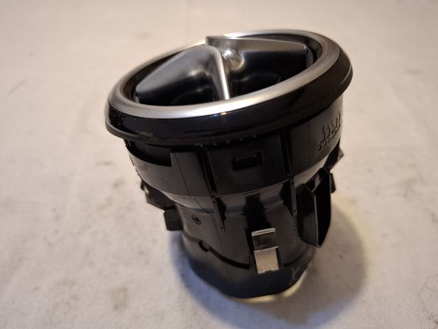 bontott MERCEDES-BENZ B-CLASS Középső Szellőző