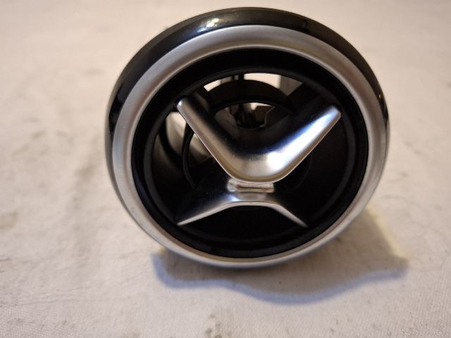 bontott MERCEDES-BENZ B-CLASS Középső Szellőző